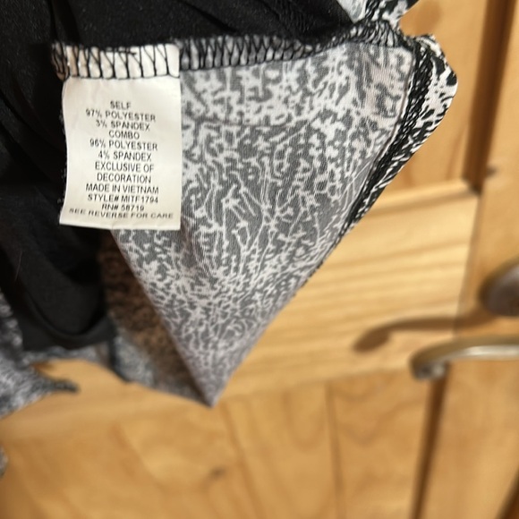 NOTATIONS Women's Black and White Top with liner tank top - Picture 4 of 4